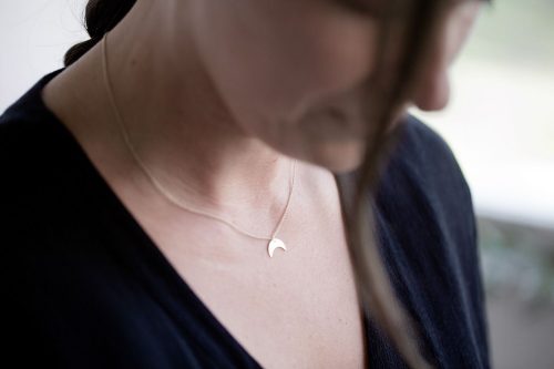 Colgante luna Selene - Fauna y Flora Joyería inspirada en la Naturaleza