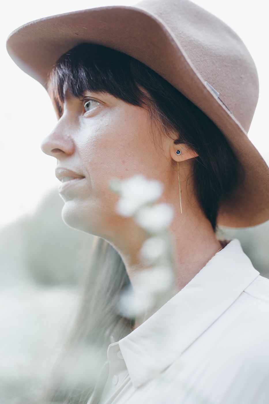 Pendientes Vega Fauna y Flora. Disponibles en Onix, Piedra luna y Iolita. Chapado en oro de 18kt