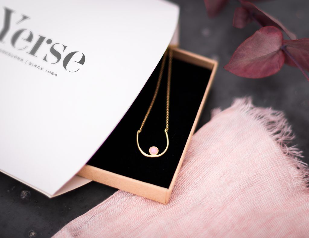 Collar Mama diseñado por Fauna y Flora para Yerse campaña solidaria Súmate al Rosa contra el Cáncer de Mama