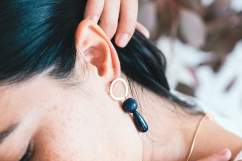 Pendientes largos de piedras de Fauna y Flora