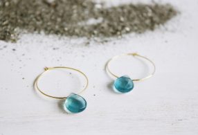 Pendientes aros con lágrima azul de fluorita
