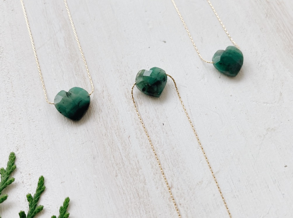 Collar esmeralda corazon Fauna y Flora