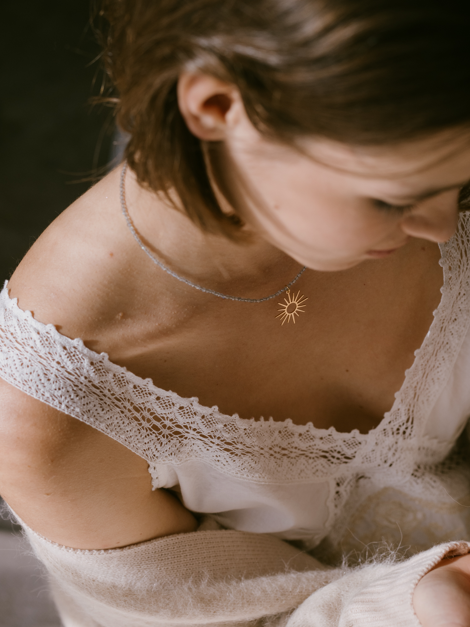 Collar piedras semipreciosas naturales labradorita con colgante Sol estrella Thea Fauna y Flora