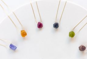 Collares piedras de colores Fauna y Flora